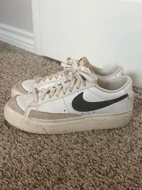 Nike Blazer Low Platform
Womens Size 8.5 White Black
Shoes DJ0292-101